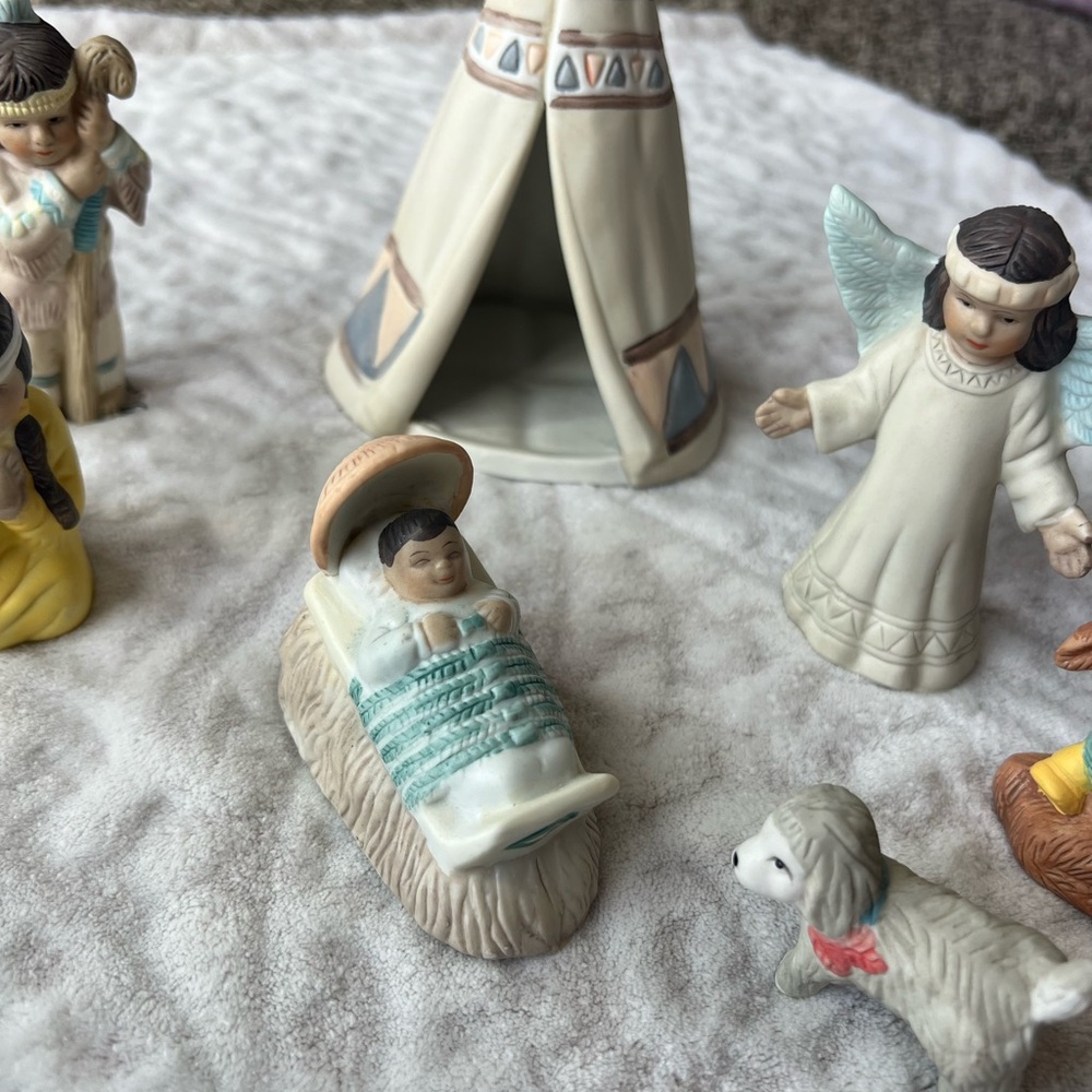 House of Lloyd Native American Nativity Set 1992 Christmas Around the World - Picture 6 of 7
